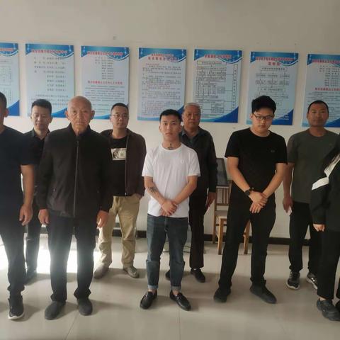 加强对重点人员员进行《民法典》学习