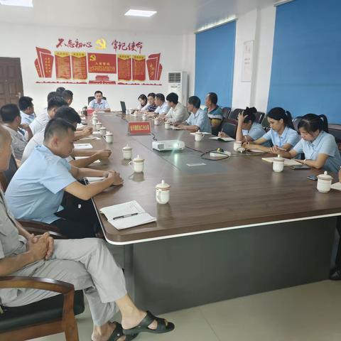 金橡公司党委副书记、总经理蔡笃坤在金兴党支部进行专题党课授课