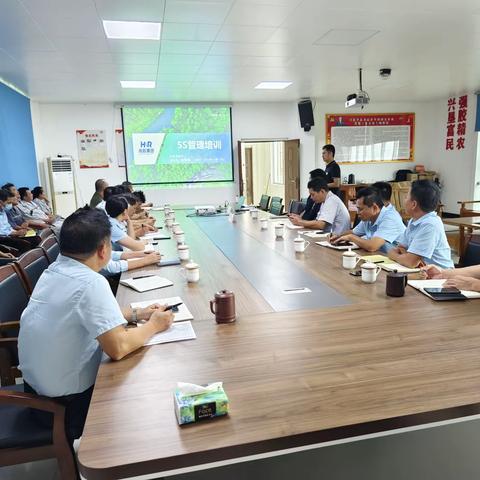 海胶集团科技管理部副总经理柯维典莅临金兴分公司开展现场调研指导和5S管理授课