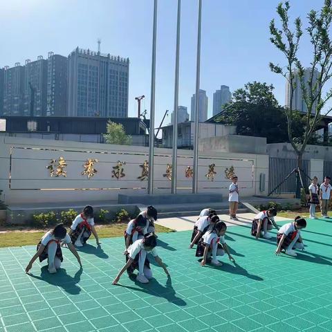 English Talent Show 六月盛夏  风华正茂——钟家村教育集团六年级英语节精彩瞬间集锦