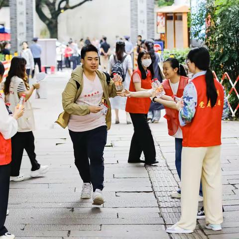 希君生羽翼   鲲鹏行万里---鼓楼区提供温馨便民服务护航中高考