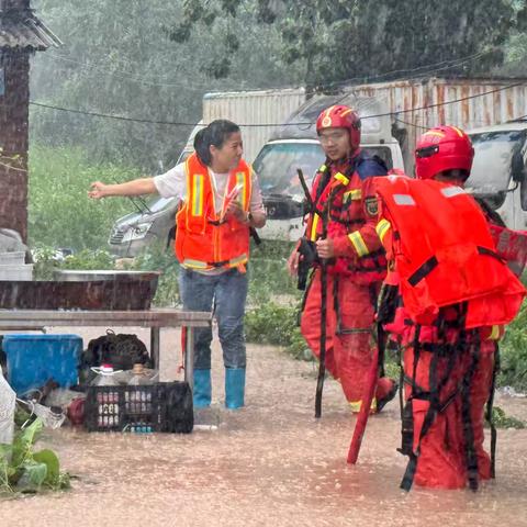 农大南路社区“汛”速行动，妥善安置转移居民