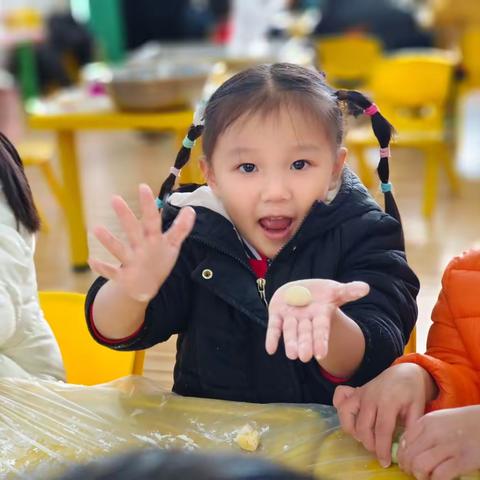 【团团汤圆♥暖暖冬至】——师幼齐动手搓汤圆冬至活动