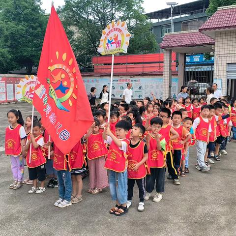 探访小学，礼遇成长—蓝精灵幼儿园幼小衔接活动