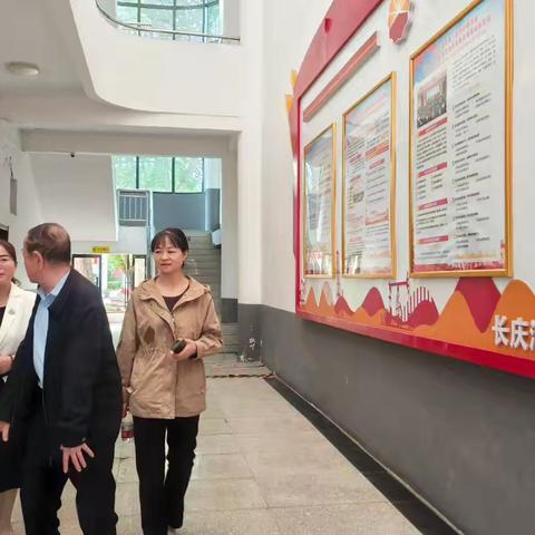 西安市总工会一行对小寨辖区职工书屋进行走访调研