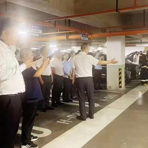 雁塔区小寨路街道建会企业MOMOPARK艺术购物中心开展电动汽车消防演练、筑牢安全防线