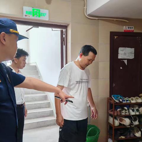 美兰区消防救援大队开展辖区住宅小区“打通生命通道”专项整治行动