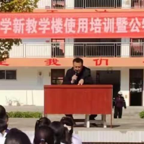 奋斗正当时 ，一起向未来———底阁镇中学九年级级部举行总结表彰暨行为养成教育大会！