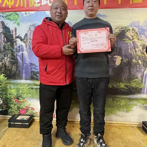 “跑马仕杯”郑州健跑团十周年半程马拉松总结会顺利召开