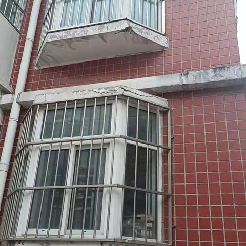 雨中情暖：广源小区里的守护与担当