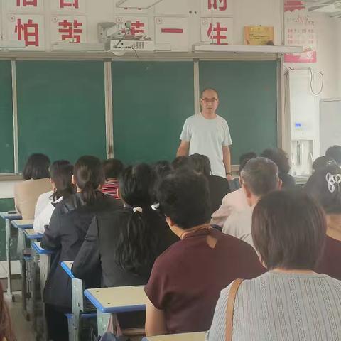 家校心相遇 共育新未来 ——新生家长会纪实