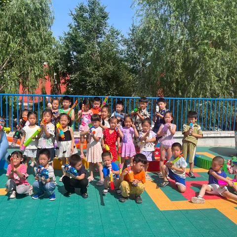 【肆意玩水，凉爽一夏】 建东苑幼儿园中班组戏水活动🎉