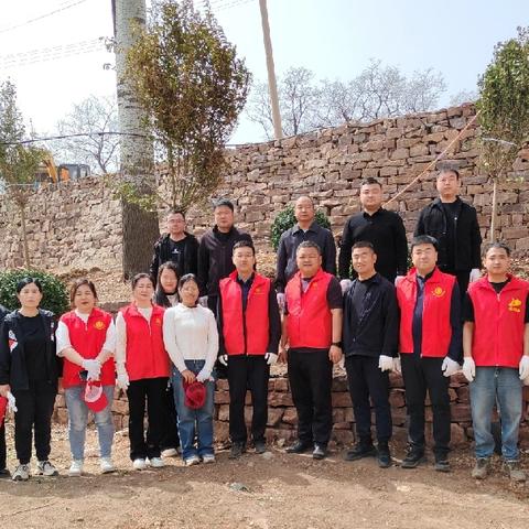 植绿添新，“唤醒”古村——刘石岗镇机关党员到大坪古村开展义务植树文明实践活动