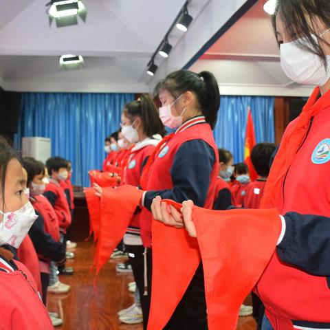 “喜迎二十大 ，争做好队员”——2022年廊坊市逸夫小学新少先队员入队仪式