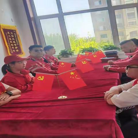 江西街道清苑社区联合旅顺开发区实验小学红领巾志愿服务队开展“大手拉小手、引领同成长”活动