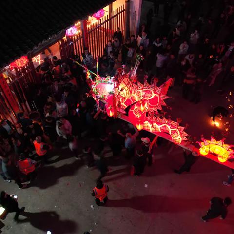 三十六都胡公殿龙灯聚集