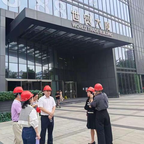 市总工会常务副主席刘川海带队到海口世贸大厦对入驻单位进行安全宣传及劝导搬离工作