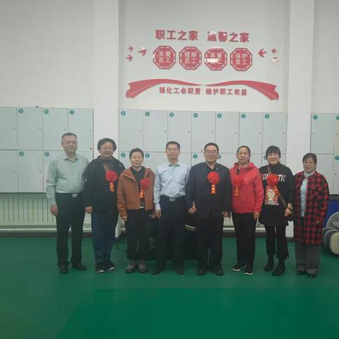 巴彦淖尔分行举行"鎏金岁月，感恩有你"退休职工座谈会