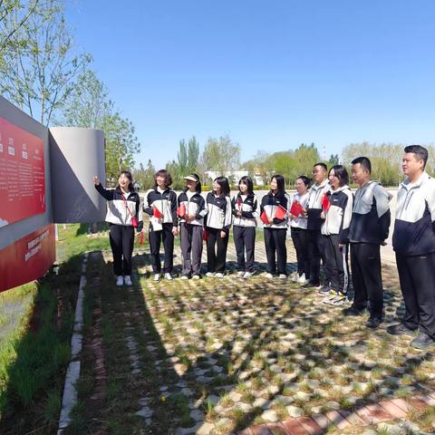 巴彦淖尔分行开展青年员工户外宪法学习活动