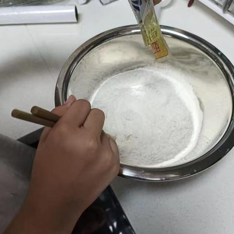 均州中学七二班艾诗雨----馒头制作过程