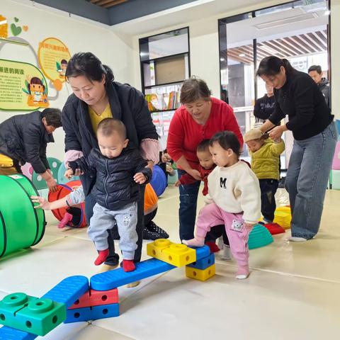 红黄蓝&向日葵🌻亲子小屋 早教活动～（趣味迷宫）