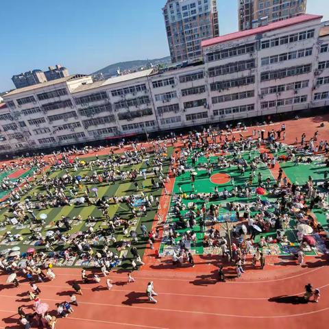 书香漫周末 好书共徜徉 ———记舞钢市第一小学周末书市