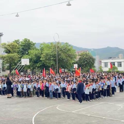 古零镇杨圩小学举行“中国少年先锋队建队日”活动