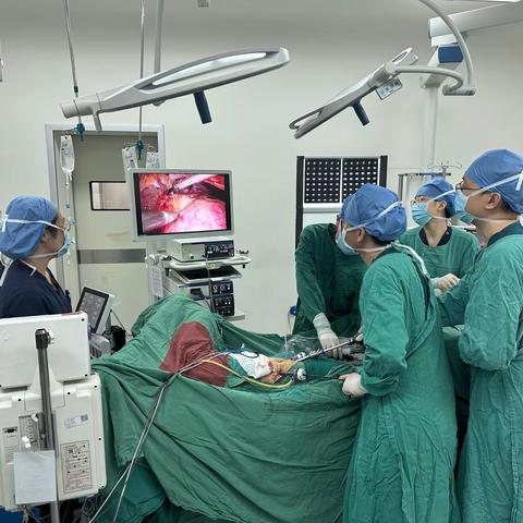 山大二院泌尿外科完成一例后腹腔镜下肾上腺巨大嗜铬细胞瘤手术