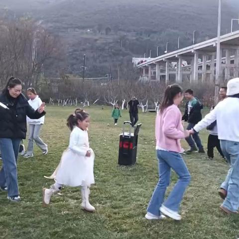 携手共进，共创辉煌