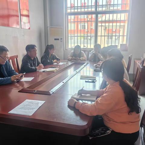 兰陵镇横山小学六年级教师质量提升座谈会