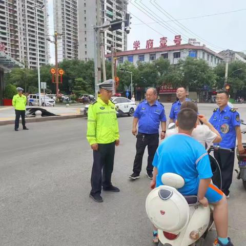 城警联合开展城区车辆乱停乱放专项整治行动