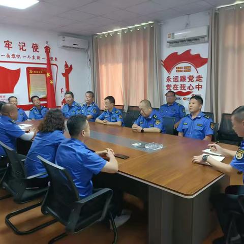 “城管蓝”守护“团圆节”干净有序迎中秋