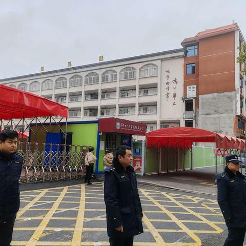 强化校园周边环境整治为开学护航