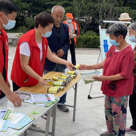 胶北街道开展有害垃圾集中投放日活动