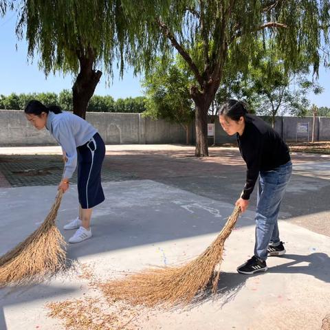 “打扫卫生齐动手🧹清洁环境美家园🏠”——流坡坞镇中心小学西校区附属幼儿园