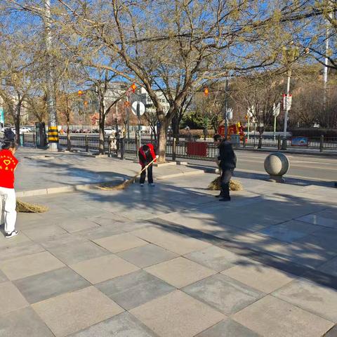 齐心协力大扫除  美化环境迎新春