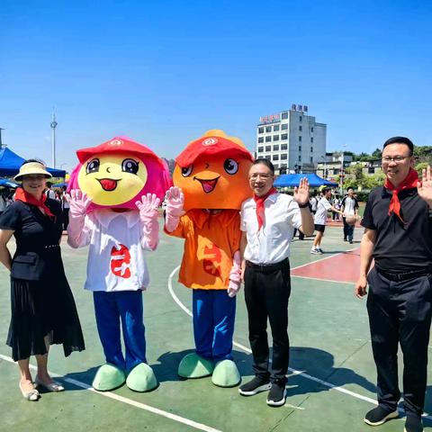 【党建＋大队】情暖童心迎六一 关怀相伴助成长--上饶高铁经济试验区领导走访上饶市第二十小学