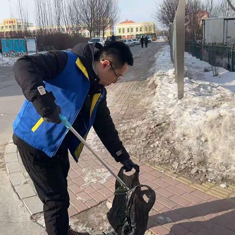 银河社区开展“捡约行动，文明实践”志愿服务活动，让绿色环保深入人心
