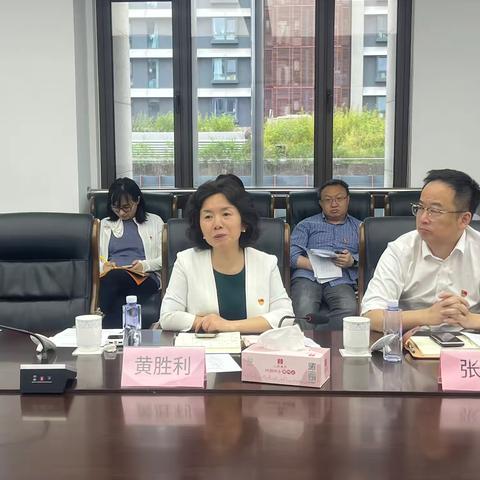 区投促办和区数据局党组开展理论学习中心组(扩大）学习会暨党纪学习教育联组学习