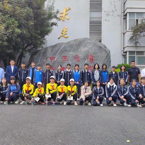 “回望征途千山远，翘首前路万木春”——富良棚中心学校开展优秀学生走进重点高中参观学习活动
