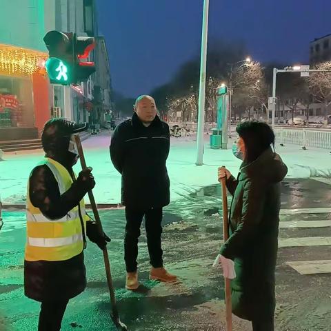 夜以继日战降雪，同心协力护通行