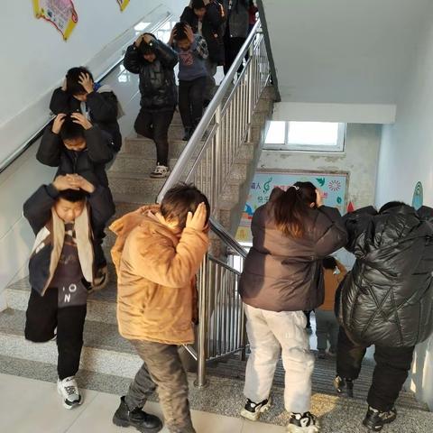 防震疏散演练     安全永相伴———孔留垒小学防震减灾安全教育活动