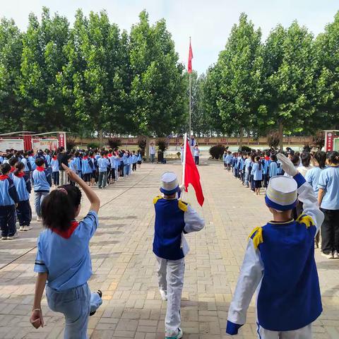 学习二十大，争做新时代好队员——记路庄小学一年级“六一”少先队分批入队仪式