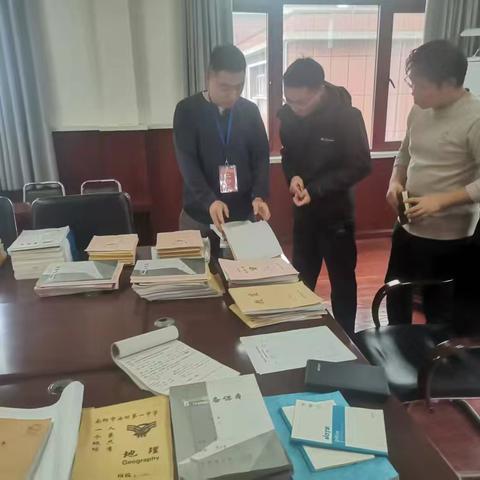 以查促优，深耕细研—南阳市油田一中南校区期中考试教师常规资料检查