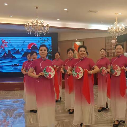 夕阳映红艺术梦，联谊共展银龄彩——老年大学综合联谊会纪实