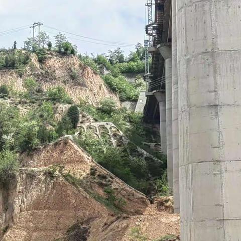 方山县铁路护路联防中心五一假期期间铁路护路重点路段隐患排查