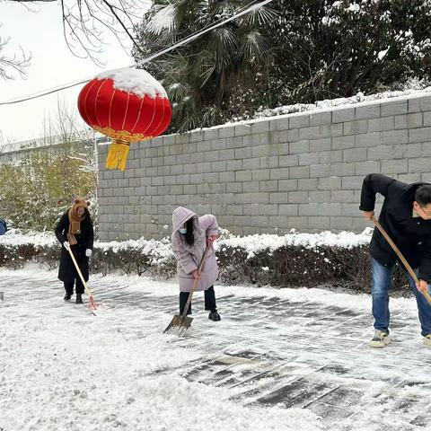 以雪为令 闻令而动 ——巩义市水利局开展除雪志愿服务活动
