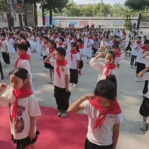 牢记党的教导 争做强国少年 一一酒务小学少先队员入队仪式