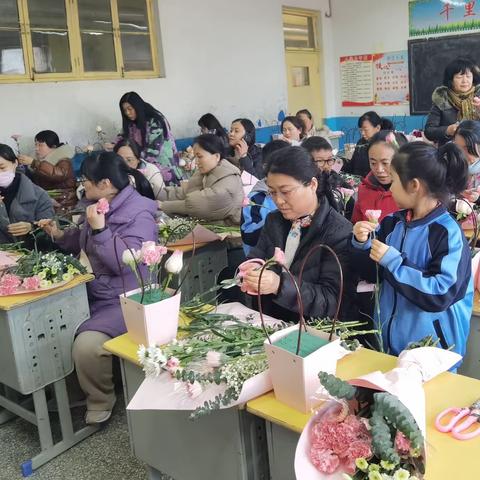 花开三月 共享芳华—新区小学开展庆祝三八国际劳动妇女节插花主题活动