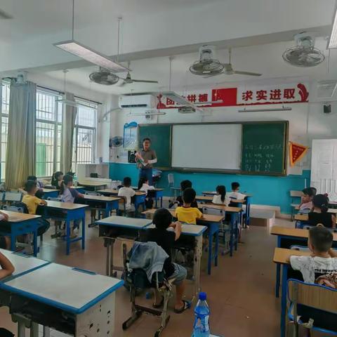 提蒙乡“爱心托管站”开展航空课堂